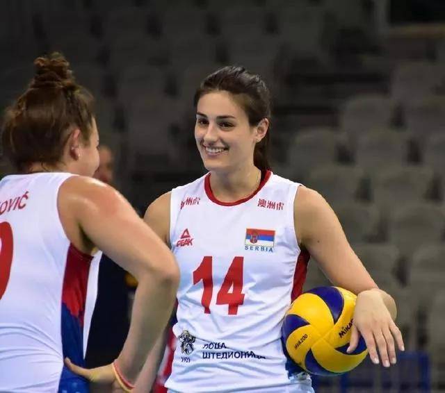  Rookie新星刷新纪录表现突出，塞尔维亚队前途光明！赛场气氛高涨AYX体育官方网站