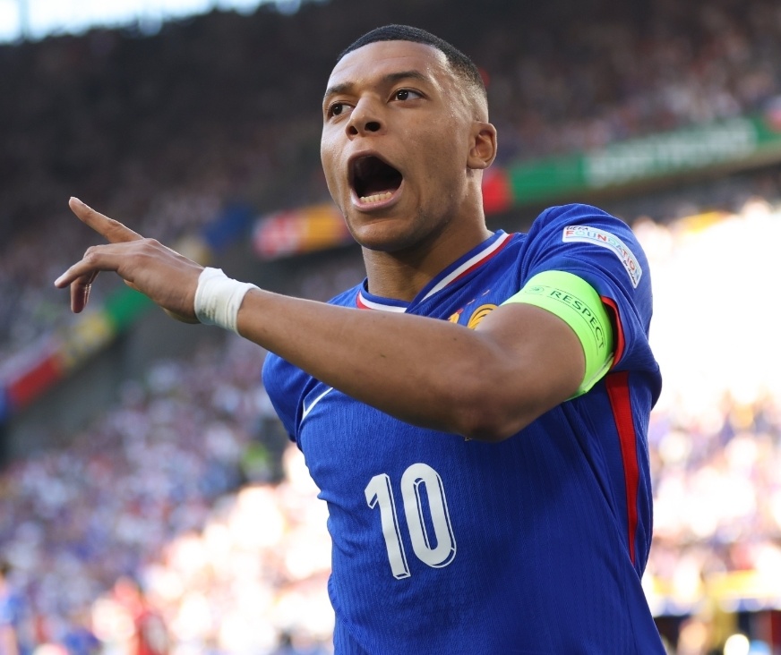 姆巴佩连续二十场比赛得分超过问鼎冠军，湖人挑战极限！的简单介绍AYX中国体育赛事